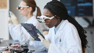 Canada Issues 4,500 Express Entry Invitations to Apply for STEM Occupations