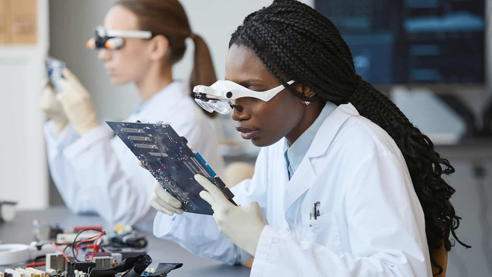 Canada Issues 4,500 Express Entry Invitations to Apply for STEM Occupations