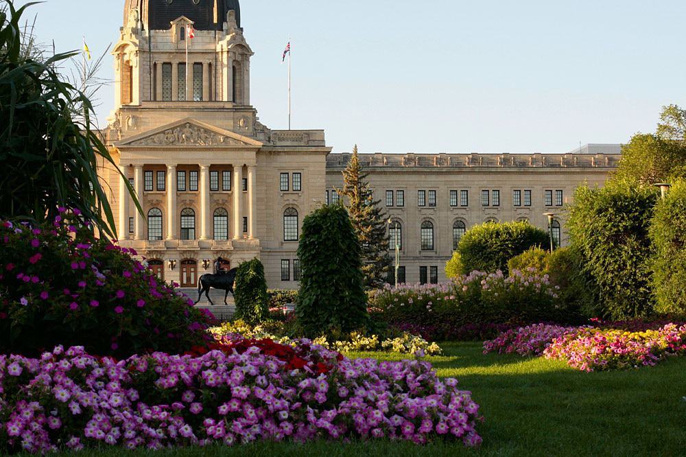 Saskatchewan Invites 986 Candidates In Largest-Ever Express Entry Draw