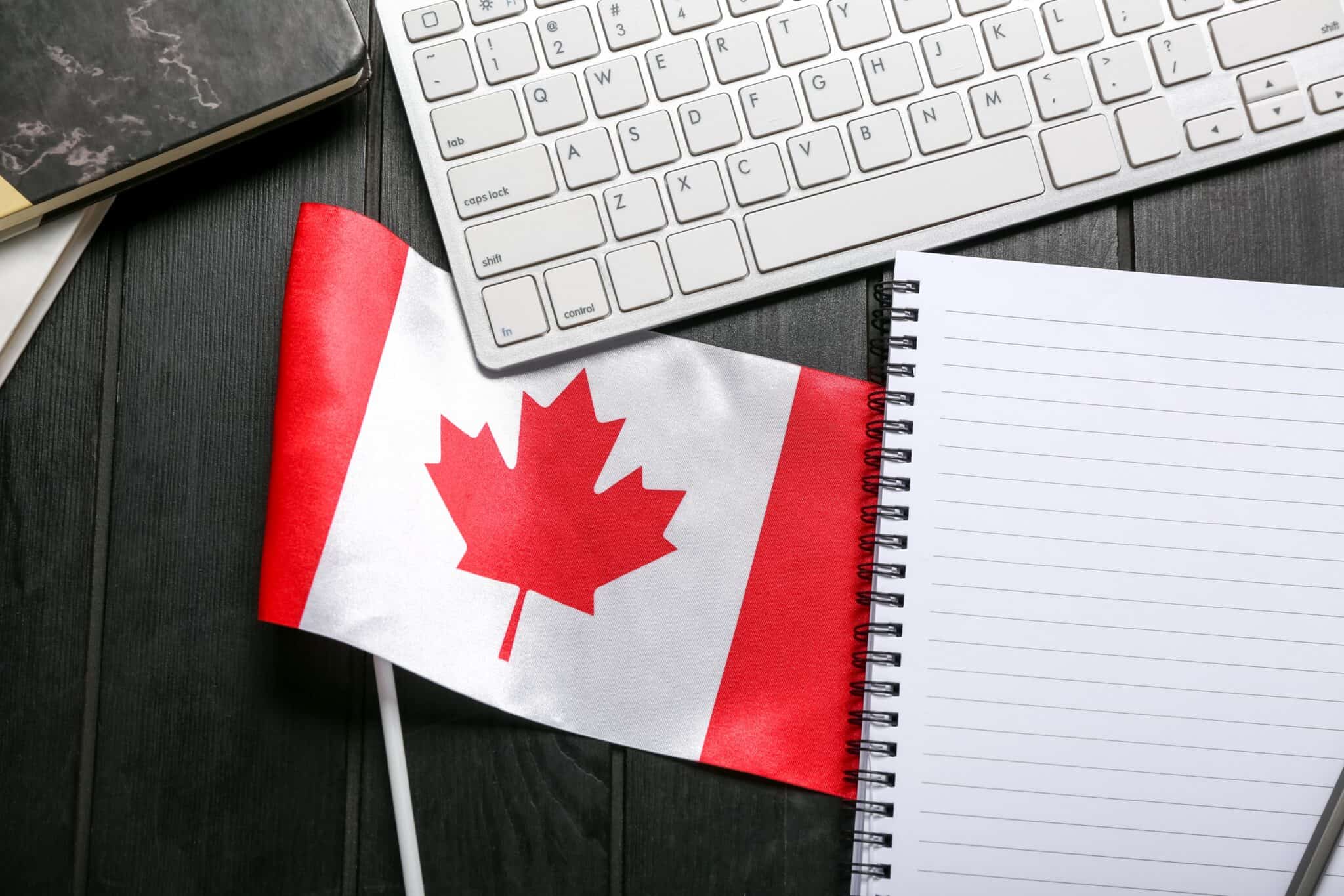 drapeau canadien clavier et carnet