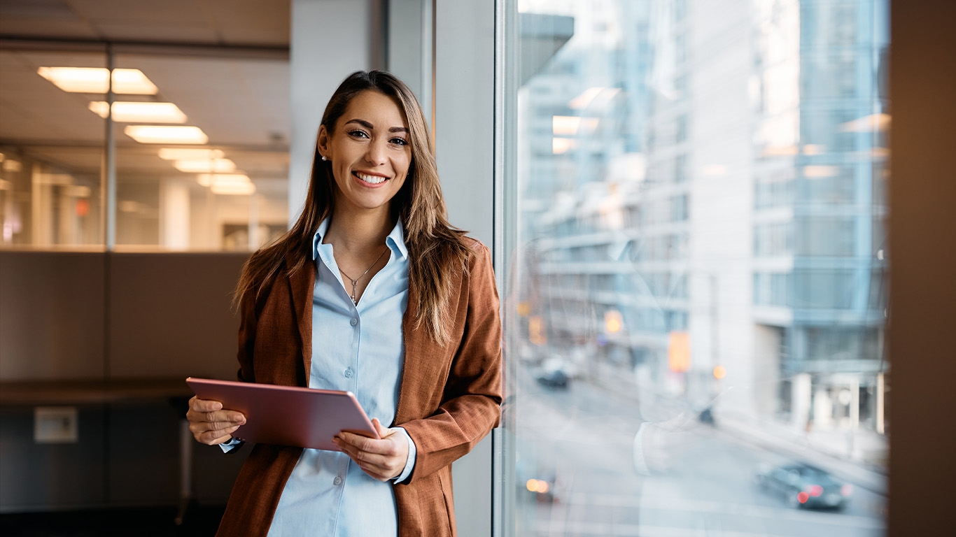 Canada Issues 6,000 Invitations to Apply in New Canadian Experience Class Express Entry Draw